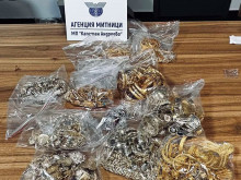 Митничари хванаха над 4 килограма злато, укрити в тайници на турски автобус