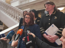Десислава Атанасова: Направихме прекалено компромиси, но ще подкрепим кабинета 
