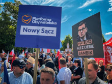 Поддръжници на полската опозиция излязоха на протест във Варшава