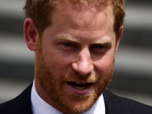 Принц Хари дава показания в съда срещу Daily Mirror