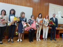 Наградиха изявени педагози от Великотърновска област