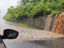 Пътят за Враца е наводнен