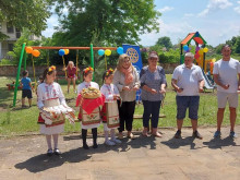 На нова детска площадка играят децата в Ресен