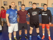 Национали по борба стартират на турнир в Армения