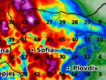 Синоптиците предупреждават: Опасни валежи през следващите два дни