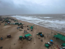 Индия и Пакистан евакуираха 150 хиляди души заради приближаването на циклона Бипарджой