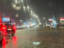 Поройният дъжд в София затвори ключови кръстовища и булеварди за часове