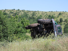 Камион се обърна край Благоевград, пострада 45-годишна жена