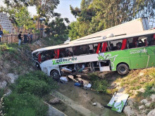 Двама загинали и 27 ранени при катастрофа между автобус и камион в Турция