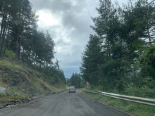Частични ремонти на асфалтовата настилка се извършват по пътя Соколовци – Баните – Стояново