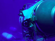 Открити са отломки в зоната на претърсване на изчезналата подводница