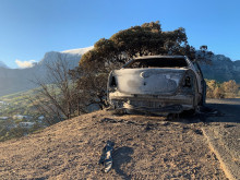 Лек автомобил изгоря напълно в землището на с. Колена, няма пострадали