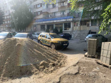 Разкопаха улица във Варна, донесоха материали за ремонта й и ги зарязаха