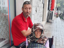 Вижте как завърши сагата с мъжа и майка му, които молеха за помощ във Варна