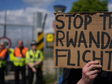 Съдът във Великобритания реши, че планът за екстрадиция на търсещи убежище в Руанда е незаконен