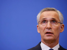 Йенс Столтенберг остава начело на НАТО за още една година заради липсата на приемник