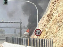 Камион цистерна се запали на магистралата Атина-Коринт, движението в двете посоки е блокирано
