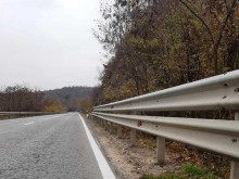 Движението по пътя Враца - Мездра в района на Руска Бела се осъществява с повишено внимание поради полагане на маркировка
