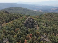 Загадъчен каменен град се крие в дебрите на Средна гора