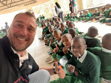 Видинчаните баща и дъщеря Мартин и Кристина Петрови участваха в откриването на училище за сираци в околностите на Найроби