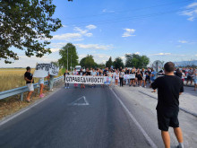 Протестиращи от Цалапица отново блокират движението по пътя Пловдив - Пазарджик
