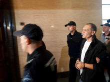 Привърженици на Божков го посрещнаха с бурни овации в съда
