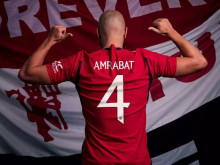 Софиан Амрабат е новата четворка на Манчестър Юнайтед
