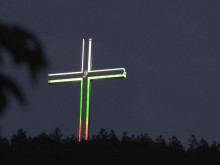 33-метровият кръст над Благоевград бе осветен по повод Съединението