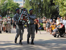 Русе отбеляза Съединението, почете и жертвите от бедствието в Царево