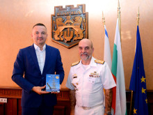 Кметът Иван Портних се срещна с висш офицер от ВМС на Аржентина