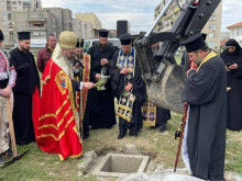 С футболен мач събират пари за нова черква в Дупница