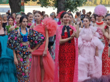 Два дни Видин, Дунав и крайдунавският парк са моден подиум в опит за рекорд на Гинес за най-дълго речно модно ревю 