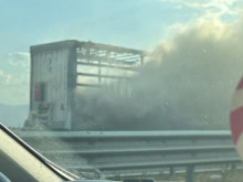 Турски ТИР се запали на магистрала 