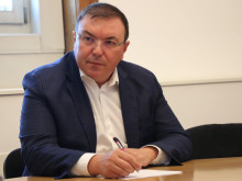 Проф. Костадин Ангелов събра спешно НЗОК и БЛС: Общинските болници са били излъгани