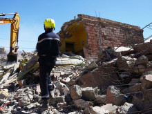 Броят на жертвите от земетресението в Мароко достигна 2700, спасителните операции продължават
