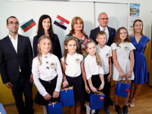 Външният министър на Хърватия посети столично училище, в което се изучава родния му език