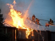 Бургаски пожарникари предотвратиха голяма пожар