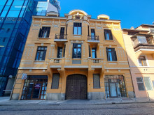 Знаете ли историята на тази красива сграда в София?