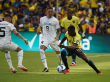 С два гола на защитник и пропусната дузпа Еквадор обърна Уругвай