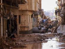 Повече от пет хиляди души се смятат за загинали, а 10 хиляди изчезнаха при катастрофалното наводнение в Либия