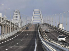 Кримският мост е затворен след нова атака с дронове на ВСУ