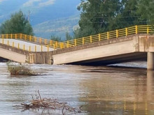Заради наводненията: Рухна мостът Палеопиргос в Централна Гърция