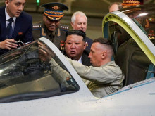Ким Чен Ун посети авиационен завод в Русия, а Путин прие поканата за визита в Северна Корея