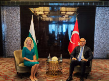 Министър Зарица Динкова в Истанбул: По-добрата транспортна свързаност между България и Турция означава повече туристи