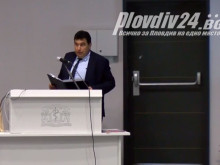 Проф. д-р Ангел Учиков награди студенти в Пловдив