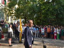 Кметът на Ловеч посети празниците на три училища в града