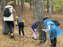 Стотици доброволци от област Кюстендил се включиха в кампанията по почистване