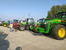 Над 100 тежки селскотопански машини са разположени в локалното платно към Дунав мост 2
