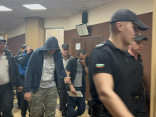 Доведоха в съда ОПГ, действала и в Пловдив, скриха лицата си