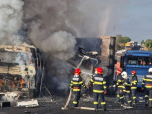 Тежка катастрофа между два автобуса и камион в Румъния